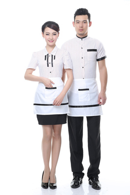 快餐西餐厅服务员夏装工作制服的设计与实用考量